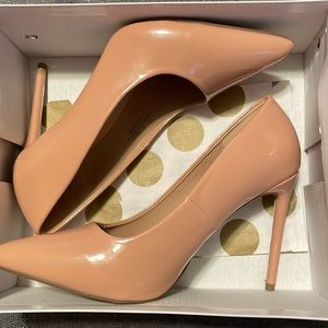 High heel shoe